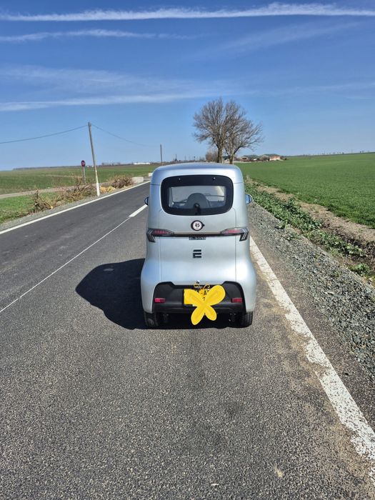 Vând mașinuța electrica Elbons 4ECO