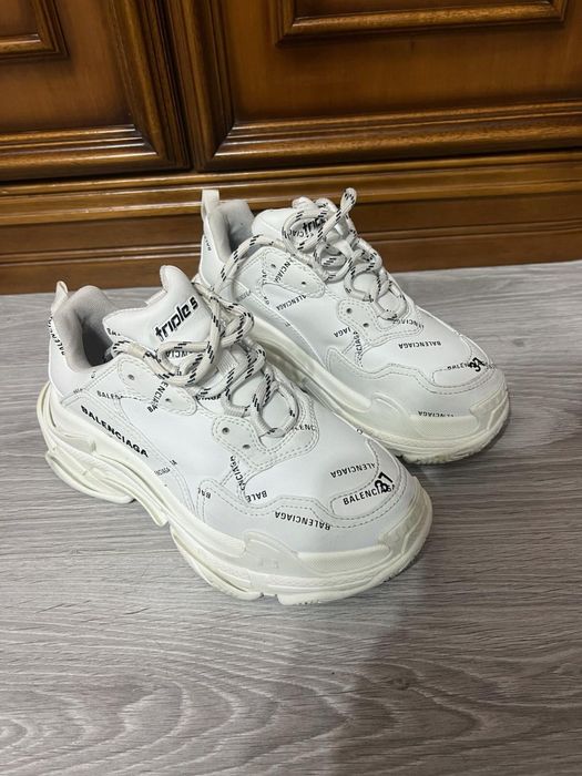 balenciaga triple s