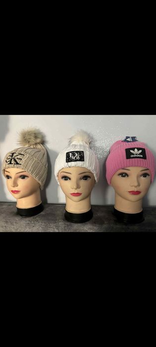 Женски шапки с пух