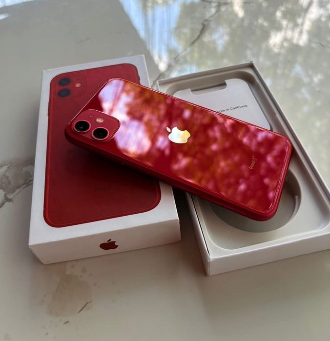 RARITATE : iPhone 11 RED ca NOU