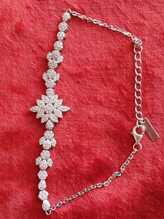 Браслет с нежными узорами из серебра