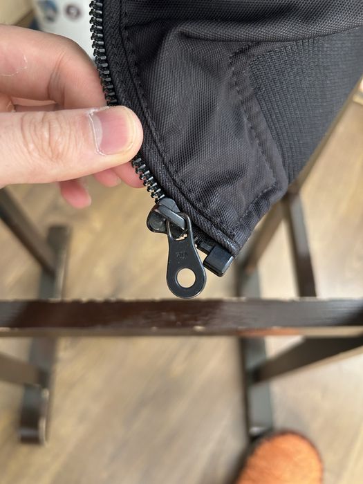 Продается ветровка от Zara