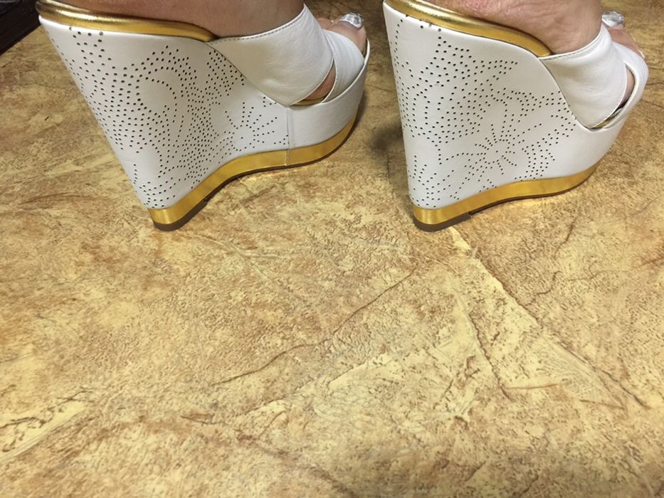 Продам босоножки Италия