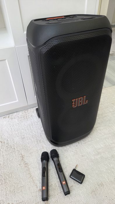 JBL partybox 320 с микрофонами