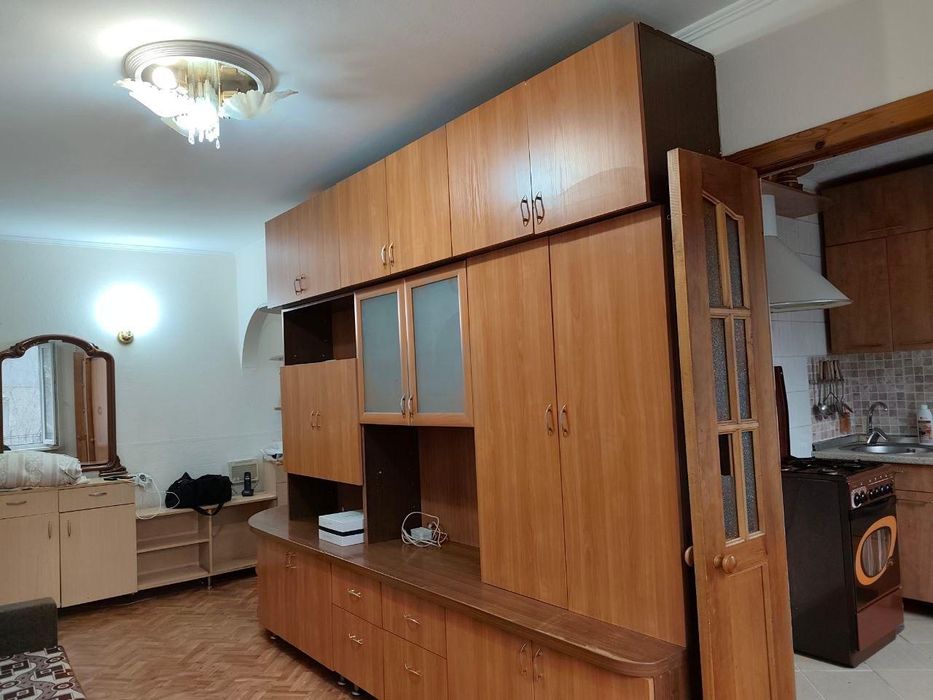 Шкаф в зал б/у, три секции.