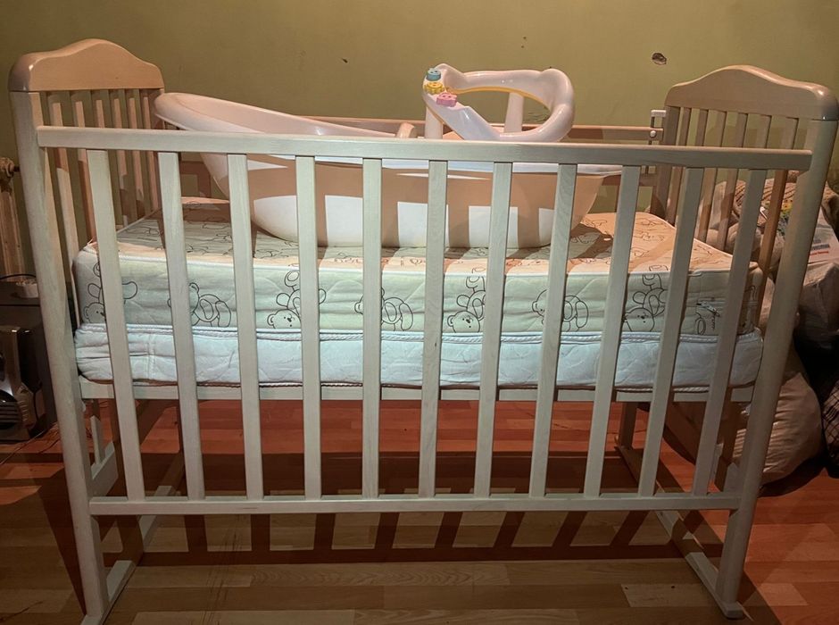 Почти новая кроватка