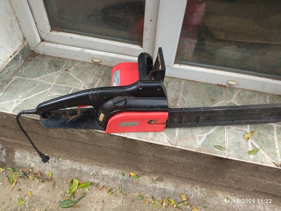 Електропил Raider