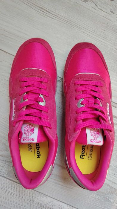 Дамски розови велурени маратонки REEBOK CL NYLON EUR38