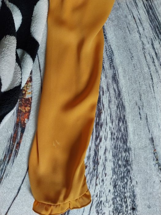 Дамска рокля в цвят горчица