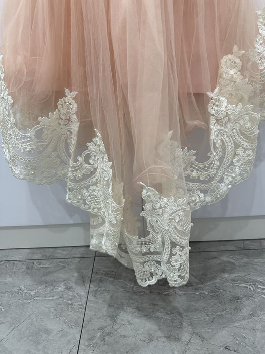 Продаю шикарное платье на девочку