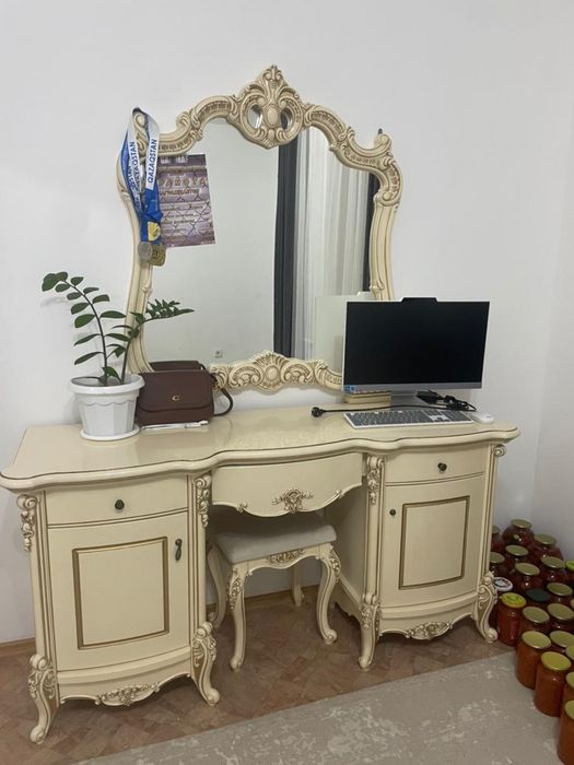 Продам спальный гарнитур