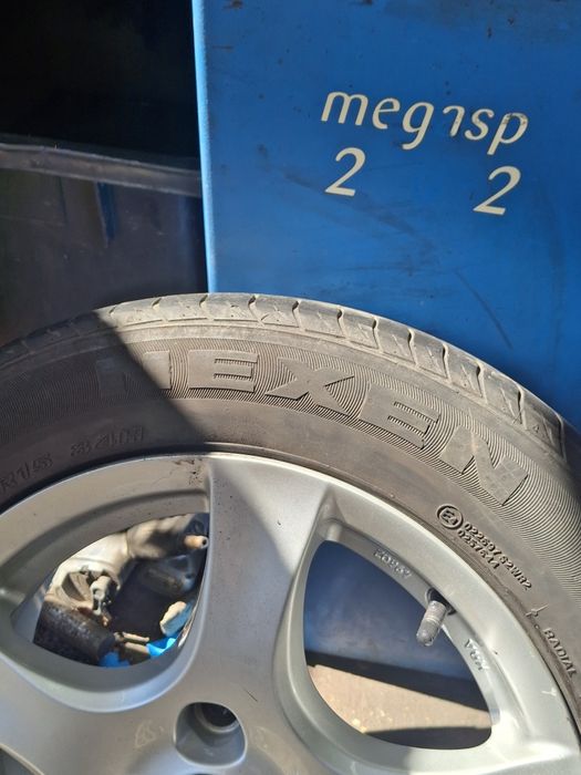 Roți Ford R14 cu anvelope de vară