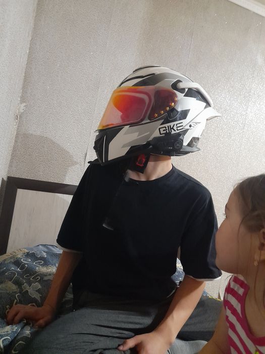 Есть шлем GIKE с гарнитурой.