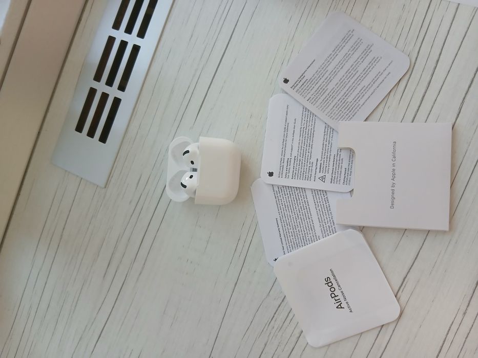 AirPods 4 ANC – folosite rar, stare excelentă