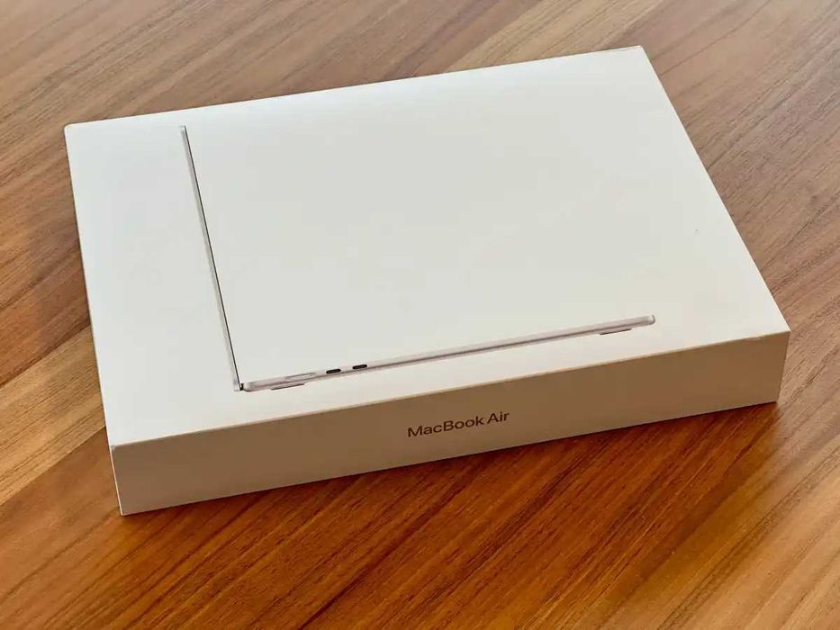 MacBook Air 15", Apple M3, 16GB, 256GB, Silver, Midnight Sigilat