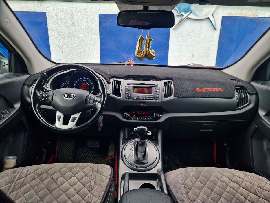 Продвм KIA Sportage 2012 года