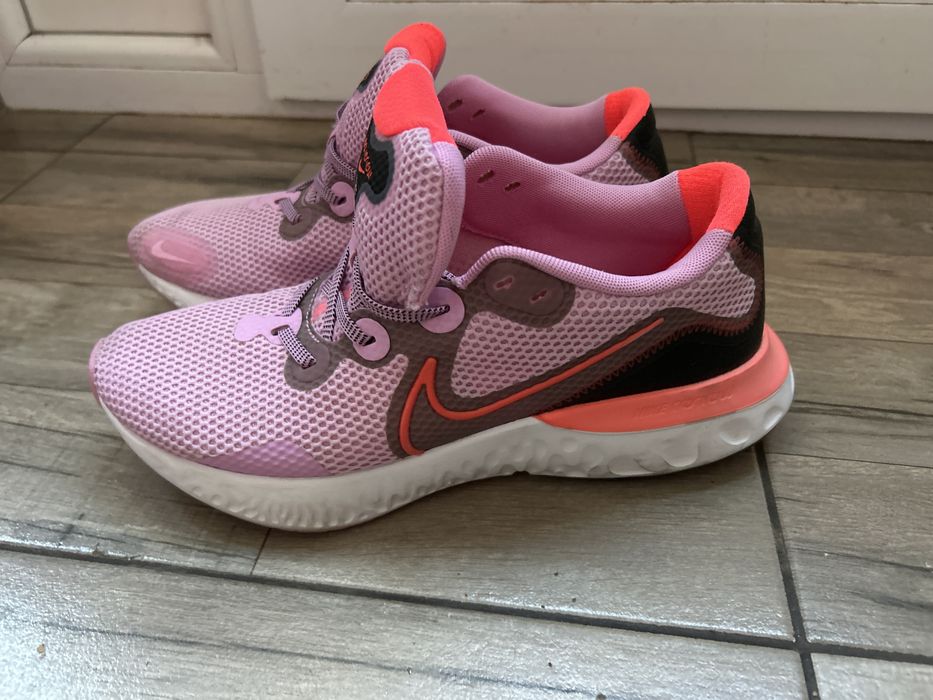 Дамски маратонки Nike