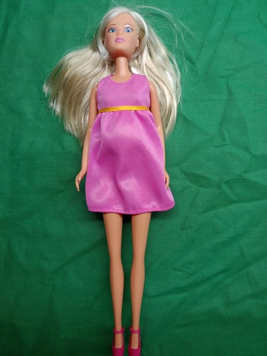 Кукли Барби,Кен и от филмче "Замръзналото Кралство " Елза и Анна