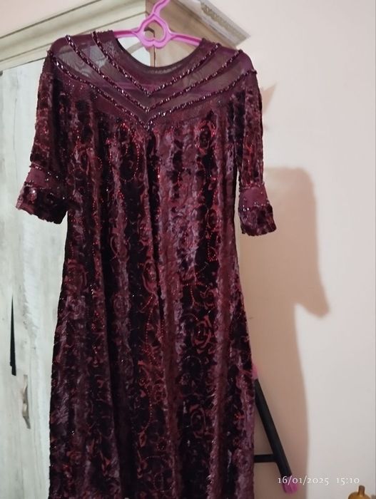 Ayollar uchun kiyimlar sotiladi holati yaxshi