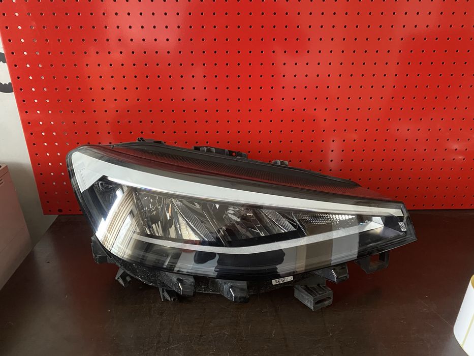 Far dreapta full led FARA matrix Vw Id4 an 2020-2023