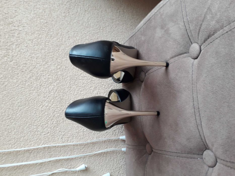 Дамски обувки с висок ток