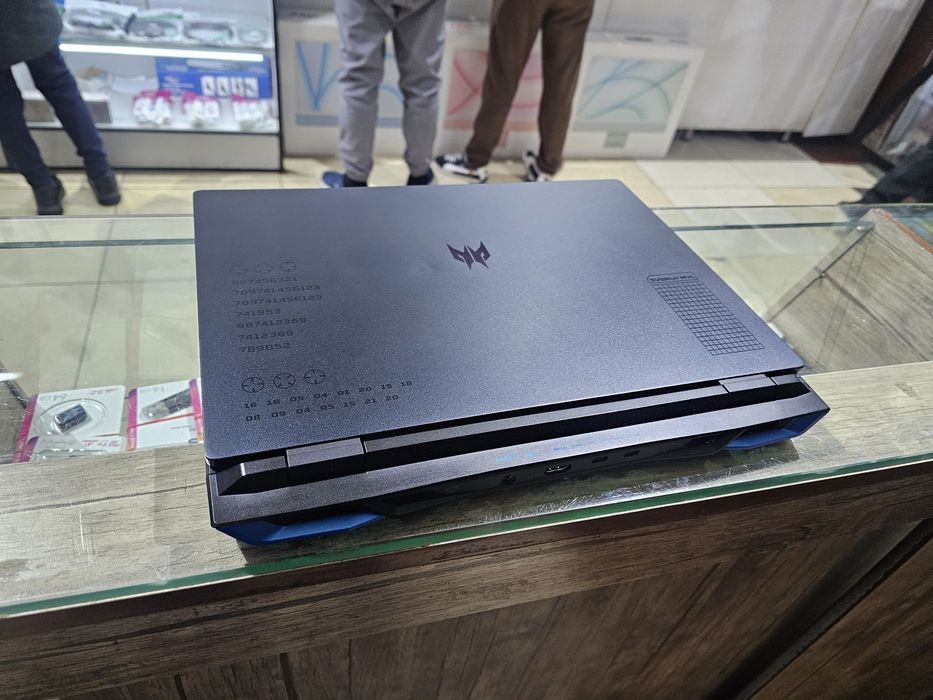 Acer Predator Helios Core i9 + RTX 4060