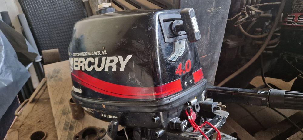 Извън бордов двигател Меркюри 4 кс 4тактов