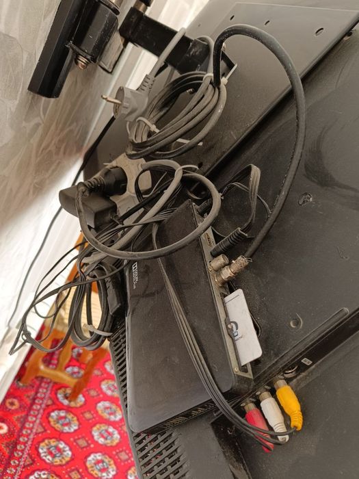 тв 32 диагональ, приставка для карты (все каналы можно смотреть)