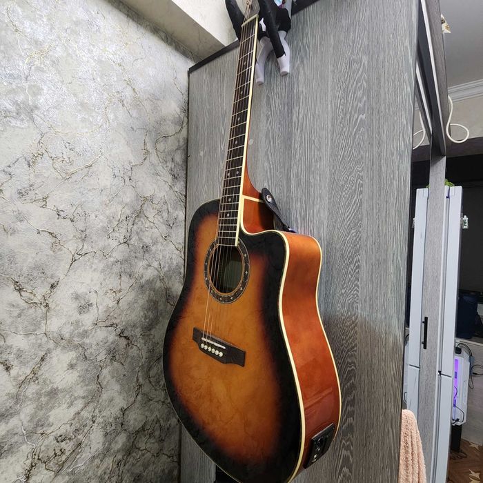 Продам акустическую гитару 41 размер 6 струная