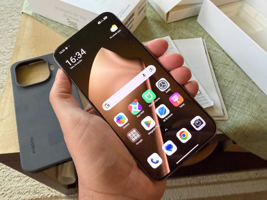 Xiaomi 15T Pro în stare excepțională, în cutia originală, cu husă inclusă