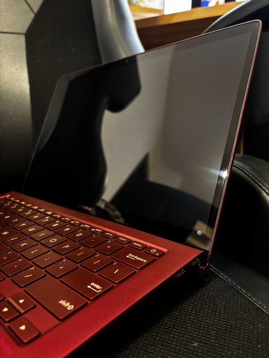 Ultrabook Premium ASUS ZenBook S UX391 13.3" FHD | i7 | 8GB RAM | 256GB SSD | Burgundy Red
