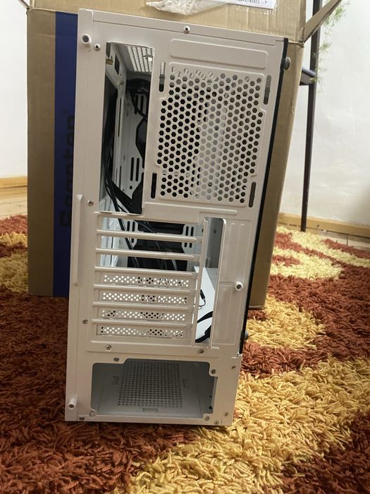 Carcasa pc pri gaming