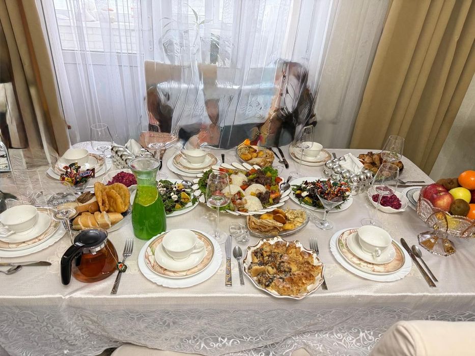 Обеденный стол белый