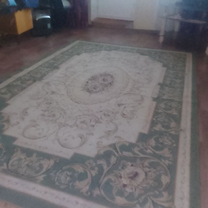 Продам ковер в хорошем состоянии