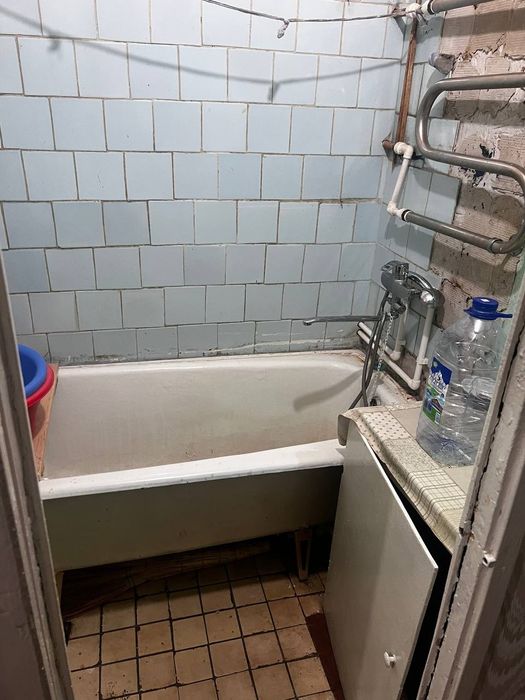 Продаю квартиру юнусабад-17  1/5/5 балкон 2/3