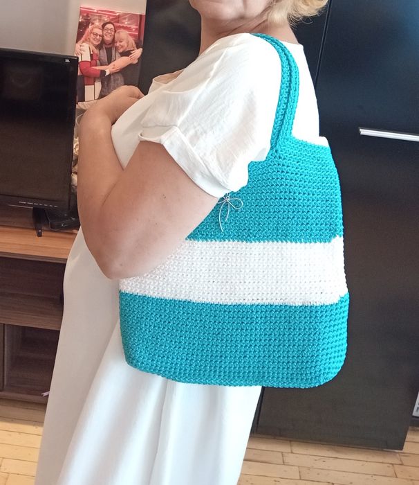 Лятна чанта, ръчно изплетена.