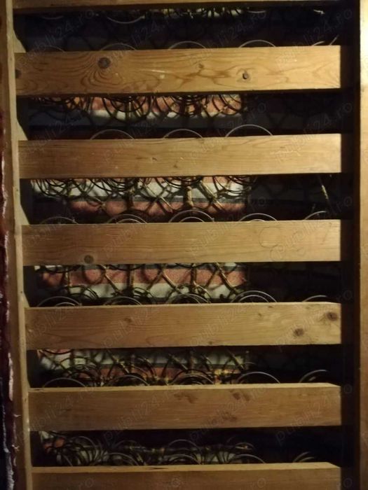 Pat din lemn masiv, cu arcuri - recondiționat