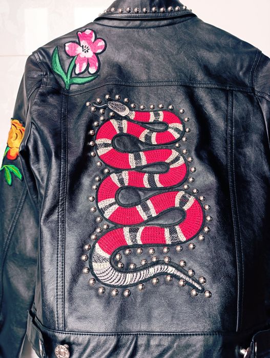 Уникално яке от естествена кожа с бродерии и капси