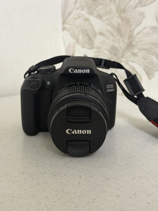 Продаю Canon eos 2000d