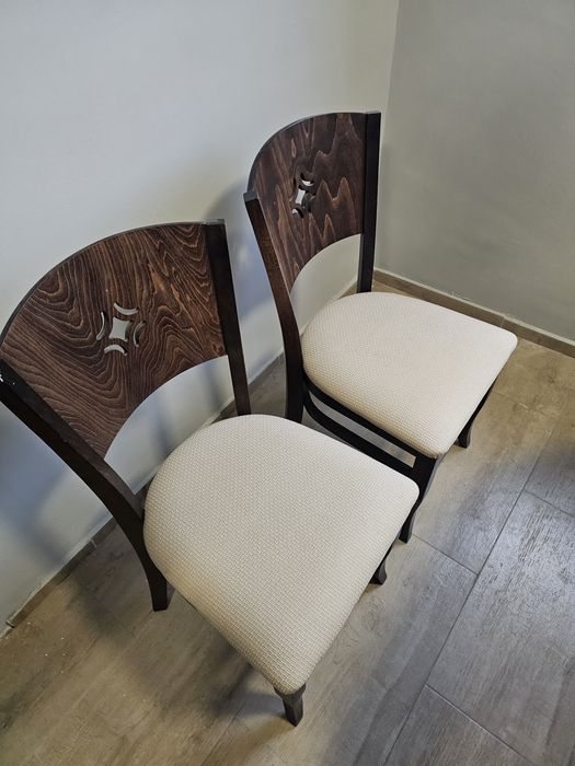 Масивна маса за хранене с 4 стола