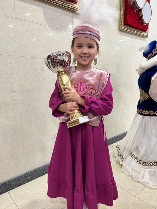 Тройка для девочек 7-8лет продам 5000тг