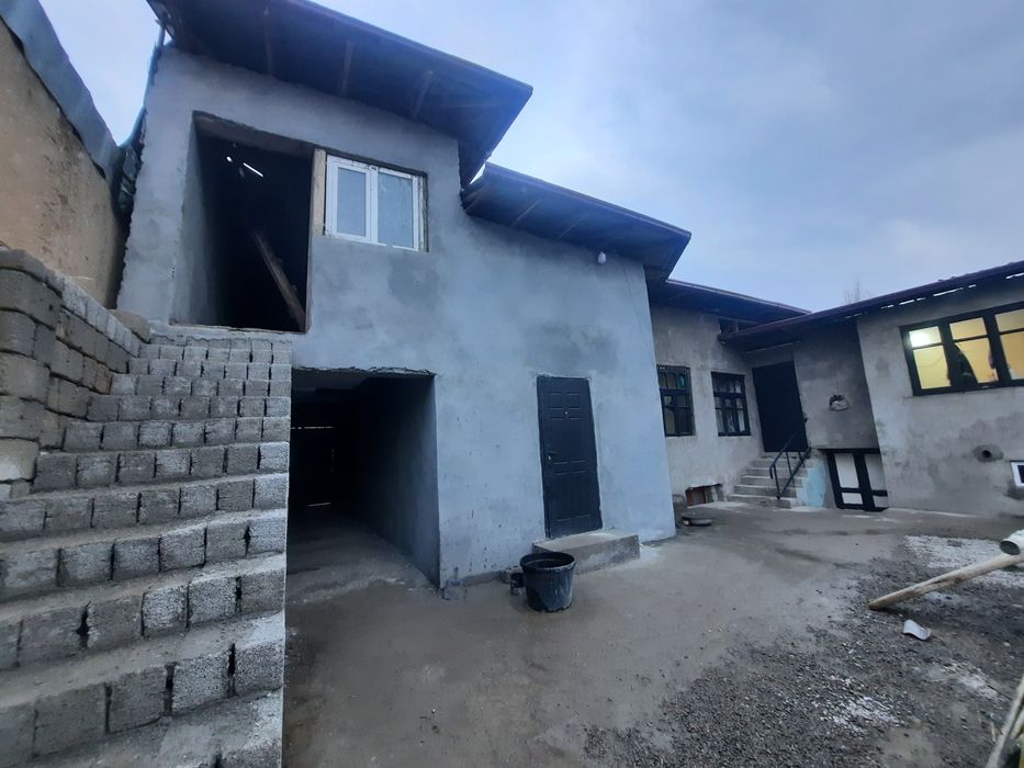 Uy sotiladi sergeli yangi hayot tumanida