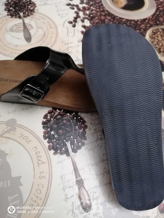 Маркови дамски чехли.