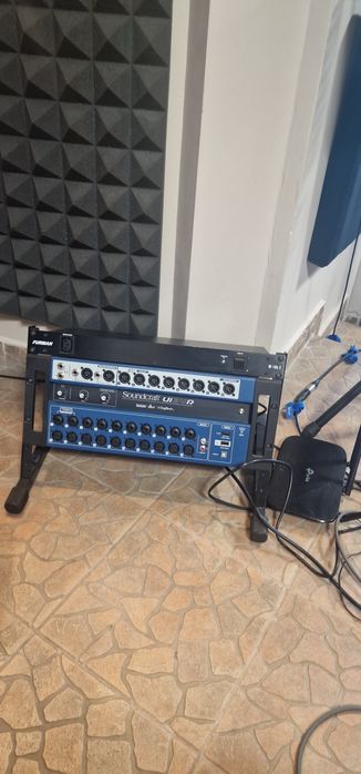 Soundcraft Ui24R + rack + router Wi-Fi (Citeste descrierea!!!)
