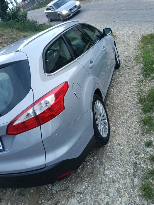 Vând Ford focus 3 2011 luna 11. 1.6 dizel  euro 5. 116cp