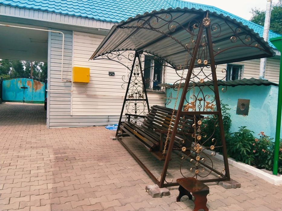 Садовая качеля продам