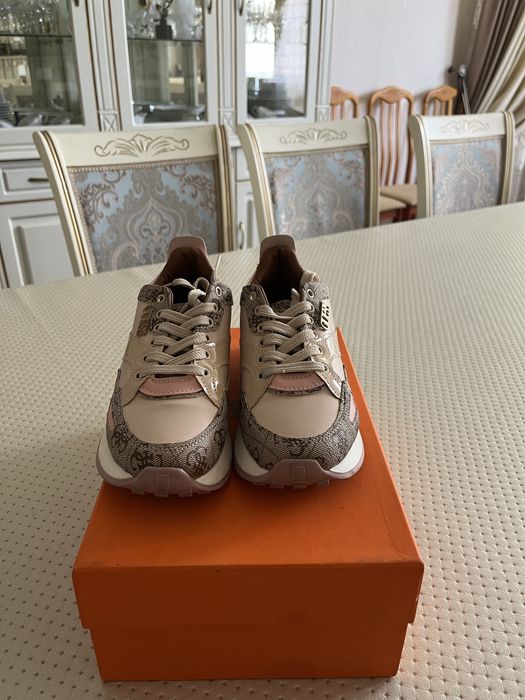 Кроссовки guess, новые