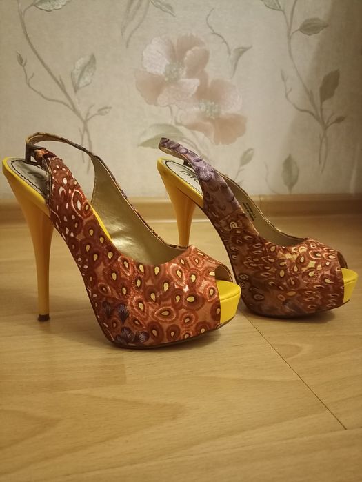 Продам женские туфли