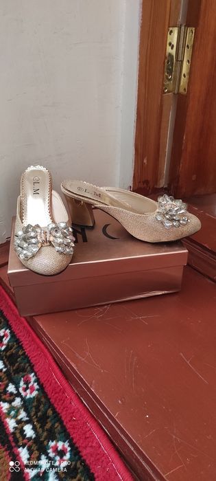 Продаю обувь, по сидке.