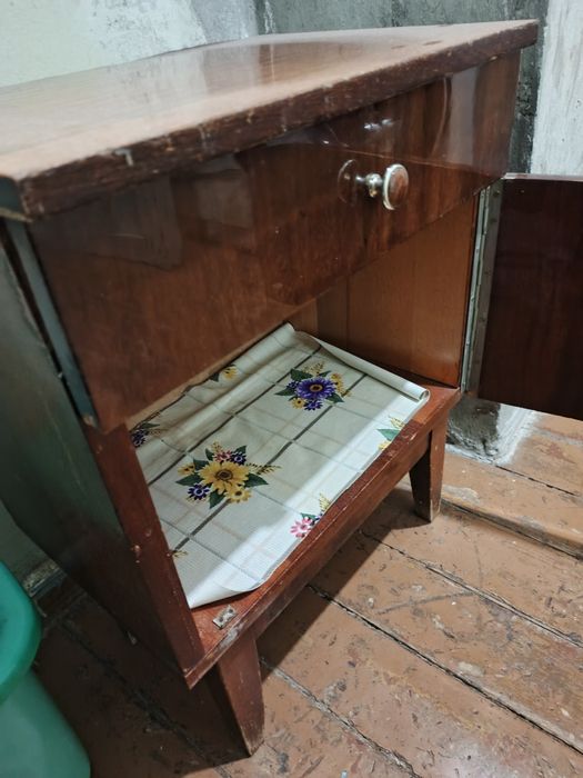 Тумбочка прикроватная